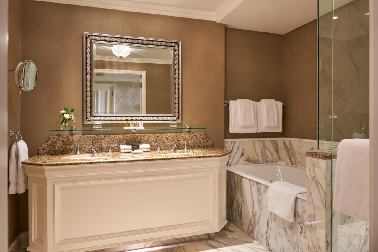 Junior King Suite with Sofa Bed